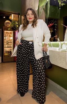 Spring 2024 Plus Size Wardrobe: Chic, Comfy, and Business Casual Trends Corporate Outfit For Plus Size Women, Plus Size Fall Cocktail Dresses, Midsize Fashion Street Style, Plus Size Corporate Outfits, Over 60 Fashion Plus Size, Outfits Gorditas, Plus Size Looks