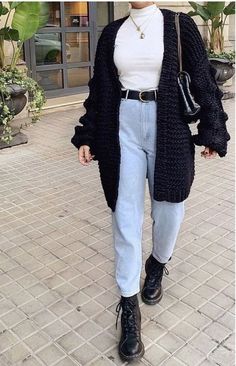 Grunge Winter Outfits, Baggy Cardigan, Outfits Fo, Jeans Outfit Winter, Diy Jeans, Outfit Chic, Hipster Outfits, Jeans Outfit