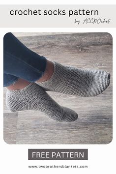 a woman's feet in grey socks with text overlay that reads, crochet socks pattern