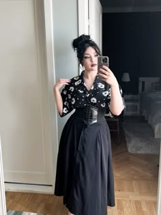 Alternative fantasy outfit Supreme Witch Aesthetic, Professional Goth Plus Size, Summer Witch Outfits Plus Size, Large Bust Small Frame Outfits, Mid Size Black Outfit, Plus Size Alt Winter Outfits, Plus Size Gothic Fashion Casual, Alternative Fashion Work, Curvy Romantic Outfit