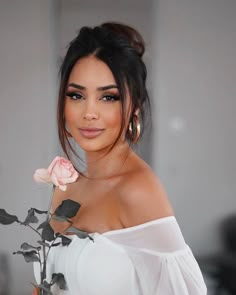 Love Roses, Braut Make-up, Pretty Makeup, A Rose, Beautiful Woman, Hair Looks, Bridal Makeup, New Hair, Cute Hairstyles