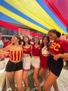 Usc Aesthetic Wallpaper, Usc Game Day Outfit, Usc Gameday Outfit, Frat Outfits, College Game Day Outfit, Cute Bsf Pics