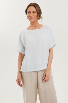 Hi Lo Tee – BECASA Versatile Oversized T-shirt For Everyday, Effortless Summer T-shirt For Casual Gatherings, Effortless Spring T-shirt For Casual Gatherings, Basic Short Sleeve Top With Shirttail Hem For Everyday, Effortless Short Sleeve Summer T-shirt, Relaxed White Tops With Shirttail Hem, Relaxed White Top With Shirttail Hem, Versatile Relaxed Fit T-shirt For Summer, Oversized T-shirt For Summer Casual Gatherings