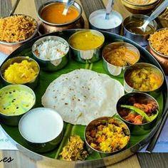 South Indian Thali Vegetarian, Indian Thali Vegetarian, Foto India, South Indian Thali, Chennai Food, Rice Biryani, Indian Food Menu, Indian Thali, Afghan Food Recipes