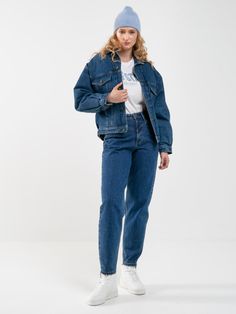 Damskie spodnie typu mom jeans od BIG STAR to ikona miejskiego designu. Wykonane zostały z wyjątkowej tkaniny dobby denim, która zapewnia wygodę i uczucie lekkości. Luźny krój zapewnia pełen zakres ruchów. Efekt postarzenia typu stone wash oraz przeszycia dodaje im miejskiego charakteru. Spodnie będą idealnym dodatkiem do każdej miejskiej stylizacji, dodaj do nich praktyczną nerkę, sneakersy i rusz w miasto! Cechy główne: tkanina dobby denim z recyklingu, krój mom jeans 5 kieszeniowa konstrukcja Trendy Mom Fit Pants With Pockets, High Rise Medium Wash Jeans For Winter, Relaxed Fit High Waist Jeans For Winter, Winter High Rise Medium Wash Jeans, Casual Streetwear Cropped Jeans, Trendy Mom Fit Pants With Five Pockets, Trendy High Rise Winter Jeans, Trendy High Rise Jeans For Winter, Trendy High-rise Jeans For Winter