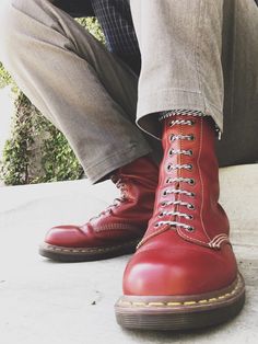 Red Docs, Skinhead Style, Dm Boots, Skinhead Boots, Red Doc Martens, Dr Martens Vintage, White Doc Martens, Skinhead Fashion, Dr Martens Style