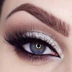 Silver Glitter Wedding Makeup Look for Blue Eyes Makeup Look For Blue Eyes, Silver Glitter Eye Makeup, Amazing Wedding Makeup, Wedding Makeup For Brunettes, Beautiful Wedding Makeup, Gorgeous Wedding Makeup, Make Up Designs, Wedding Hairstyles And Makeup, Alat Makeup