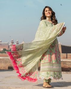 Simple Dress Design, Long Shirt Style, Ayeza Khan Dresses, Aiza Khan, Mehendi Outfits, Dress 2022, Latest Dress Design, Bridal Dresses Pakistan