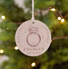 Laser Cut Christmas Ideas Engaged Ornament Diy, Laser Wood Ornaments, Laser Gift Ideas, Laser Wood Projects, Couples Gifts Diy, Laser Ornaments, Laser Cut Christmas Ornaments, Xtool Projects