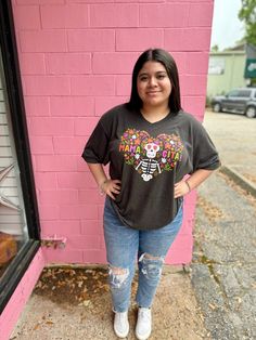 If you're searching for something unique and stylish to gift your mom on Mother's Day or Cinco de Mayo celebration, our short sleeve tee is the answer! Showcasing a beautiful vibrant hand-drawn heart floral sugar skull MAMACITA! graphic, this t-shirt is sure to turn heads and win hearts. With a relaxed fit and vibrant colors, it's perfect for casual outings or special occasions. Material: 65% POLYESTER 35% COTTON Color: CHARCOAL Heart Hands Drawing, Sugar Skull, Special Occasion, Short Sleeve Tee, Vibrant Colors, How To Draw Hands, Relaxed Fit, Turn Ons, Celebrities