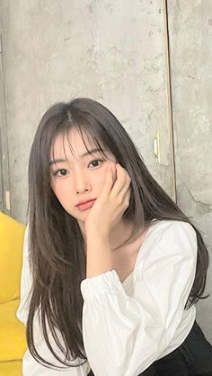 Wispy Bangs With Curtain Bangs Korean, Haircut Style Bangs, Wispy Bangs Asian Long Hair, Light Front Bangs With Long Hair, Airy Bangs Korean Long Hair, Invisible Bangs Korean, French Bangs Asian Hair, Best Haircut For Ponytail, Light Bangs Long Hair