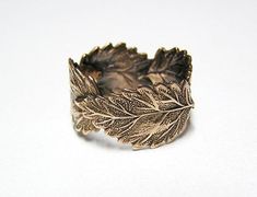 This woodland forest leaf ring has beautiful detailed. A stroll through the forest. This leaf ring wraps around your finger comfortably for day and evening wear. A feel good piece to wear.  This leaf ring is made in bronze. This golden brown ring is adjustable to fit onto a 5 to 9 ring size Brown Rings, Leaf Ring, Minimalist Bracelet, Gold Bracelet Chain, Layered Bracelets, Ring Band, Pretty Jewellery, Cute Jewelry, Clay Jewelry