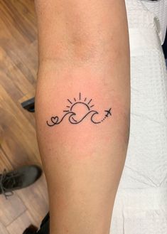 The 90 Most Popular Symbols For Travel Tattoos | Unique & Cute Travel Tattoo Ideas Small Hawaiian Couple Tattoos, Small Tattoos To Get In Hawaii, Hawaii Tattoo Ideas For Women, Travel Matching Tattoos, Tiny Beach Tattoos For Women, Best Friend Tattoos Beach Theme, Small Tattoos Beach Theme, Small Beachy Tattoos For Women, Tattoos To Get In Greece