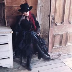 Witchy Cowgirl, Western Gothic Fashion, Goth Country, Western Aesthetic Outfits, Dark Western, Gothic Western