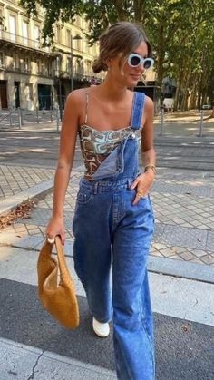 Summer fits   • Overalls   • Denim overalls  • Bandeau   • Colored sunglasses  • Colored tanks Summer Outfits 2022, Thrift Inspo, Overall Outfit, Overalls Outfit, Look Plus Size, Europe Outfits, 2024 Style, City Outfits, Outfits 2022