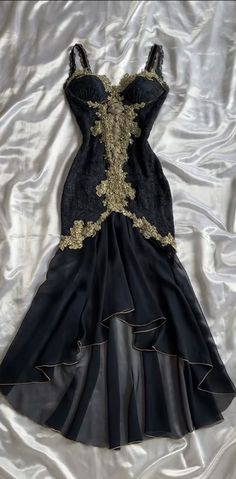 Prom Dresses Ruffles, Dresses Ruffles, Lace Prom Dresses, Chique Outfits, Prom Dress Inspiration, Pretty Prom Dresses, Black Chiffon, Fairytale Dress