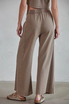 Experience the ultimate comfort and style with our Coffee Date Set Pant! These high waisted pants are designed for maximum comfort while still keeping you on-trend. Perfect for a day out or a cozy night in, this pant set will quickly become your go-to for any occasion. Fit true to size Fabric Type: Knit French Terry Model is 5.9ft Has pockets Cozy Night, Pants With Pockets, Coffee Date, Crop Tank Top, British Indian, Pant Set, Knit Cotton, Night In, Cropped Tank Top