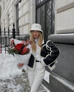 Faux Shearling Coat Outfit, Europe Winter Fashion, Liza Rudkevich, Fall Outfits With Hats, Winter White Outfit, Innovative Fashion, Cold Weather Outfits, Coat Outfits, White Outfits