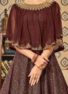 Silk Cape, Stylish Short Dresses, Pakistani Fancy Dresses, Pakistani Dresses Casual, Salwar Kamiz, Cape Style, Fancy Dresses Long, Dress Design Patterns