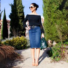 LOOK Escote Bardot y falda tubo Denim Skirt Fashion, Look Jean, Weekend Wear, Looks Style, Primavera Estate, Skirt Outfits, Fashion Sense