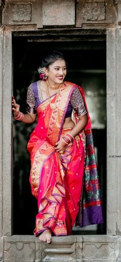 Marathi Mulgi, Indian Bridal Outfits, Red Saree, Wedding Saree, Saree Styles, Bridal Outfits, Blonde Girl