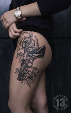 Tattoo Ideas For Female, Girl Thigh Tattoos, Tattoos Henna, Tattoo Artist Tattoo, Cowgirl Tattoos, Hip Thigh Tattoos, Western Tattoos