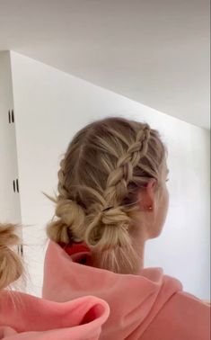 ( Not my pic ) Hairstyle Prom, Preppy Hairstyles, Softball Hairstyles, Quick Hair, Guest Hair, Girl Hairstyle, Peinados Fáciles Para Cabello Corto