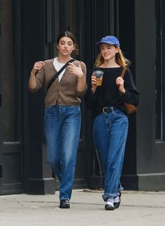 New York In The Fall Outfits, Uk Fall Fashion, Martha Stewart Fashion, New York Clothes Aesthetic, Natalia Dyer Street Style, 90s Thrift Outfits, 2024 Going Out Outfits, Natalia Dyer Style, Natalia Dyer Outfits