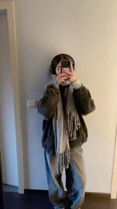 Girl Next Door Aesthetic Outfit, Winter Outfits With Scarf, Girl Next Door Style, Scarf Aesthetic, Cooking Aesthetic, Cold Fits, Fashion Crochet, Winter Fit, Autumn Fits