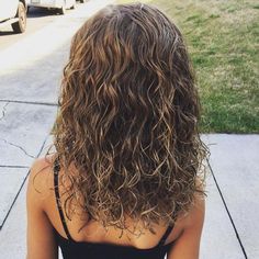 Medium Wavy Perm