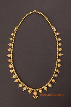 Maharashtrian Earrings, Gold Wedding Necklace, 22 Carat Gold Jewellery, Gold Necklace Wedding, Jewelry Traditional, Gold Necklace Indian, Wedding Necklaces, Jewellery Indian