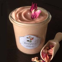 This light and fragrant rose cream recipe gently hydrates and moisturizes and helps to tone and brighten the skin. Lavender Salve, Healing Salve Recipe, Diy Eye Cream, Diy Lavender, Homestead Recipes, Home Apothecary