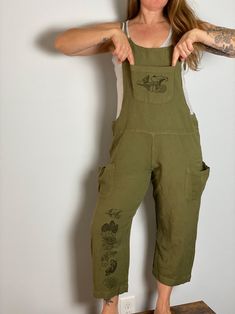 Khaki Cotton Utility Overalls, Green Relaxed Fit Overalls, Casual Green Overalls With Pockets, Green Bib Front Jumpsuit With Pockets, Green Cotton Jumpsuits With Side Pockets, Green Jumpsuit With Pockets And Bib Front, Green Bib Front Overalls With Pockets, Green Cotton Jumpsuits And Rompers With Side Pockets, Green Relaxed Fit Overalls With Pockets