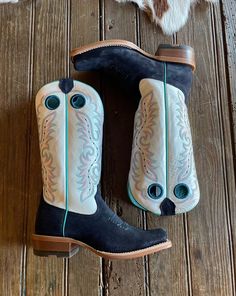 Trevor Brazile, Bonfire Ideas, Mode Country, Western Wardrobe, Girl Cowboy Boots, Western Shoes, Cowboy Wedding, Western Wear Outfits