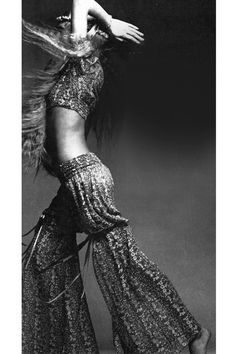 Photo by Clive Arrowsmith, 1970. Movement Fashion, Style Hippie Chic, Billy B, Fashion Hippie, Isabeli Fontana, Hippie Movement, Estilo Hippy, Bohol, 1970s Fashion