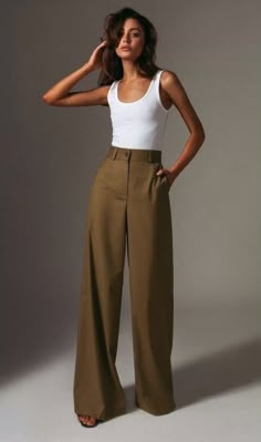 Tank Top And Trousers Outfit, Rok Midi, Sandal Tali, 가을 패션, Mode Inspiration, Looks Vintage, Outfits Casuales