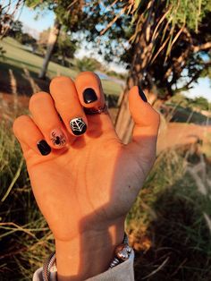 Spider Man Nails Men, Couples Halloween Nails, Spiderman Natural Nails, Halloween Masc Nails, Shirt Halloween Nails, Male Halloween Nails, Mens Nail Art Designs Black, Short Nails Masc, Mens Halloween Nails