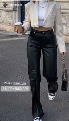 Black Pants Outfit Ideas, Pants Outfit Ideas For Women, Chic Black Pants, Pants Outfit Ideas, Black Pants Outfit, Mode Zara, Outfit Ideas For Women, Looks Street Style