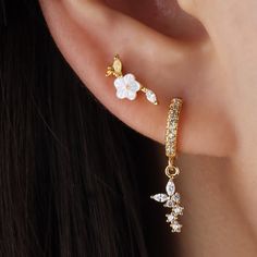 Enjoy the joy of butterflies year-round! Wear this cute butterfly drop earring with other chic earrings for a playful new look. Also a great gift for any occasion! Detail: -Material: 14k gold/silver plated with internal brass -Internal diameter: 9mm| 0.35" -Gauge: 20g | 0.8mm -single item * Piercings are sold individually for layering purposes. Sold individually. Mix and match the pieces for a unique layered look. * Get inspired: 365 days ear piercings challenges-clicker here for more ear style. Earlobe Piercings, Butterfly Earrings Gold, Ear Style, Dainty Studs, Chic Earrings, Jewelry Fashion Trends, Cute Butterfly, Classy Jewelry, Gold Earrings Designs