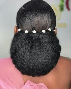 Wedding Buns For Black Women, Bridesmaid Natural Hairstyles, African Wedding Hairstyles Natural, Gel Bolla Hairstyles, Nigerian Bridal Hairstyles, Sleek Top Knot, Black Bridesmaids Hairstyles, Textured Updo, Natural Hair Wedding