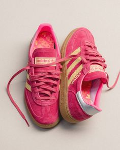 #adidas #shoe #shoes #red #orange #yellow #green #blue #pink #cream #white #black #samba #spezial #trend #trending #viral #viralpost #fashion #style #summer #spring #winter #fall Pretty Sneakers, Adidas Handball Spezial, Yellow Adidas, Adidas Handball, Dr Shoes, Adidas Pink