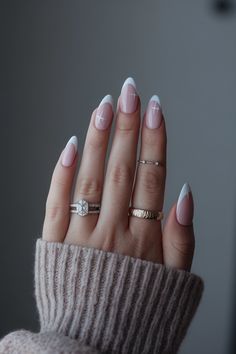 23 Beautiful Winter French Tip Nails – Elegant & Stylish Ideas You'll Adore French Tip Nails Elegant, Winter French Tip Nails, Nails Elegant, Tip Nails, French Tip Nails, Nail Tips, Nails