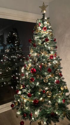 a decorated christmas tree with red and gold ornaments