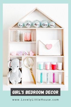 Bring a charming and unique touch to your daughter's bedroom with this beautiful display shelf! Featuring natural wood and Nordic design, this shelf will add a unique twist to any room. Not only is it perfect for displaying her favorite keepsakes, dolls, and precious trinkets, but it will also add a beautiful focal point to the decor. So don't wait – visit our store today and give her bedroom the perfect finishing touch Image credits: instagram.com/@chantelle_frank Daughter Bedroom