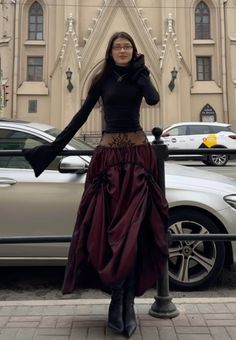 Aesthetic Goth Outfit, Long Black Skirt Outfit, Winter Style Guide, Black Skirt Outfits, Long Skirt Outfits, Fashion Corner, Middle Age Fashion, Goth Outfits, Looks Style