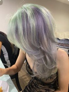 Purple And Green Hair, Mint Hair, Hair Streaks, Dyed Hair Inspiration, Lavender Hair, Pretty Hair Color, Hair Stylies, Penteado Cabelo Curto, Pastel Hair