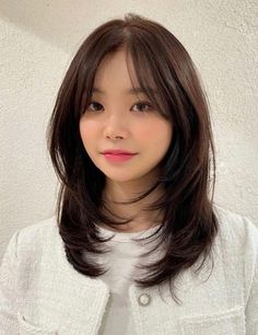 Fesyen Rambut Pendek, Haircut Selfie, Photo Hijab, Korean Short Hair, Hair Style Korea, Hair Inspiration Long, Cute Hairstyle, Bangs With Medium Hair