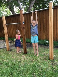 House Homemade: Backyard Jungle Gym Bars (without concrete!) Backyard Gymnastics, Diy Jungle Gym, Diy Gymnastics Bar, Diy Monkey Bars, Kids Backyard, Backyard Design Ideas