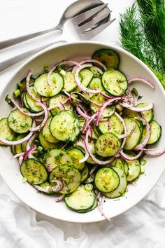 Cucumber salad recipe in a large bowl Dill Salad Recipe, Cucumber Quinoa Salad, Cucumber Onion Salad, Dill Salad, Easy Cucumber Salad, Cucumber Onion, Cucumber Avocado Salad, Cucumber Yogurt, Asian Cucumber Salad