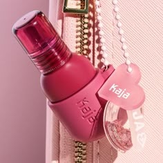 Shop Kaja's Jelly Charm Lip & Blush Glazed Stain With Keychain at Sephora. This is a buildable lip and blush stain. Lip Blush, Raspberry Fruit, Makeup Package, Juicy Lips, Perfect Lips, Keychain Design, Mauve Color, Beauty Packaging, Lip Stain